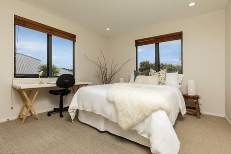 Photo of property in 6 Grassfield Place, Waimauku, 0812