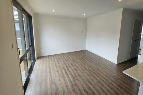 Photo of property in 13 Metoriti Crescent, Karaka, 2124