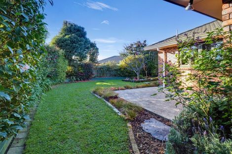 Photo of property in 28b Johnstone Drive, Fitzherbert, Palmerston North, 4410