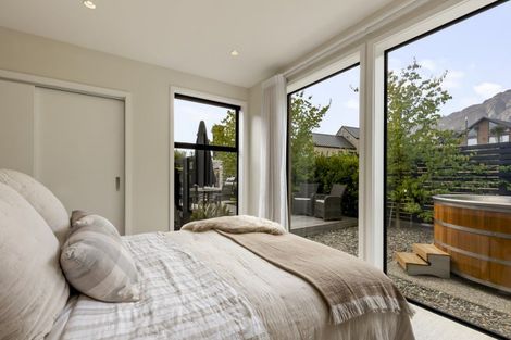 Photo of property in 31 Falconer Rise, Jacks Point, Queenstown, 9371