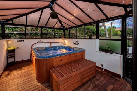 Photo of property in 60 Kaipara Road, Papakura, 2582