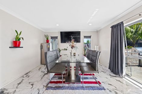 Photo of property in 17 Turnberry Drive, Wattle Downs, Auckland, 2103