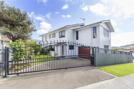 Photo of property in 56 Woodman Drive, Tawa, Wellington, 5028