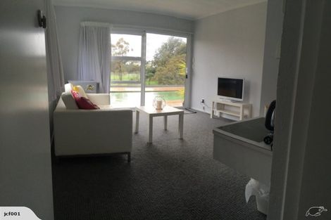 Photo of property in 14 Tarahanga Street, Northcote, Auckland, 0627
