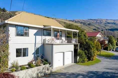 Photo of property in 43 Cheviot Street, Roxburgh, 9500