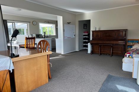 Photo of property in 49 Woodfern Crescent, Titirangi, Auckland, 0604