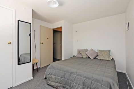 Photo of property in 17 Busby Hill, Havelock North, 4130