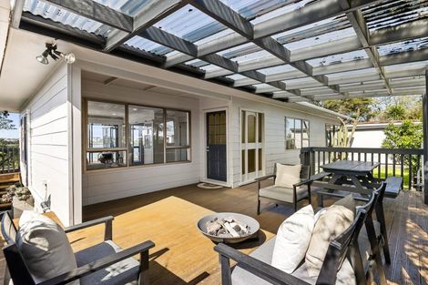 Photo of property in 27 Ferry Parade, Herald Island, Auckland, 0618