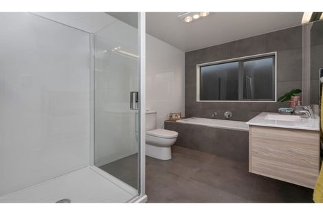 Photo of property in 36 Lumbarda Drive, Kumeu, 0810