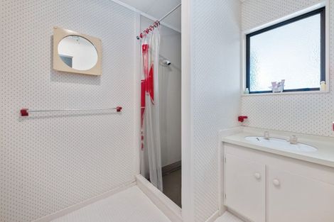 Photo of property in 6 Gibbs Place, Kinloch, Taupo, 3377