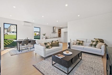 Photo of property in 2/529g Massey Road, Mangere, Auckland, 2022