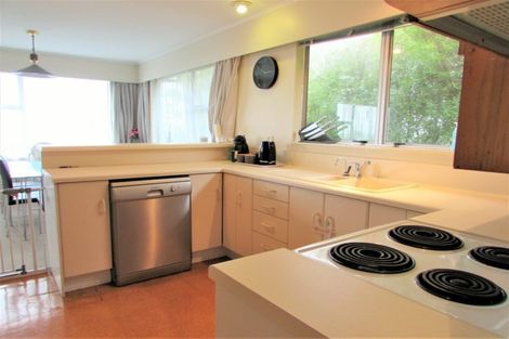 Photo of property in 4 Hillview Crescent, Paparangi, Wellington, 6037