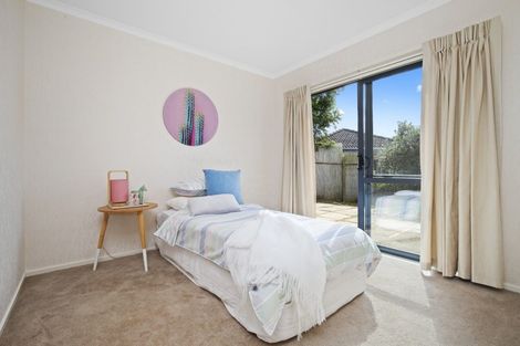 Photo of property in 16 Ranch Place, Pukekohe, 2120