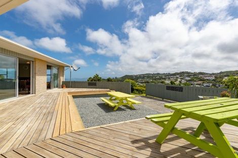 Photo of property in 5 Peach Tree Grove, Maungaraki, Lower Hutt, 5010