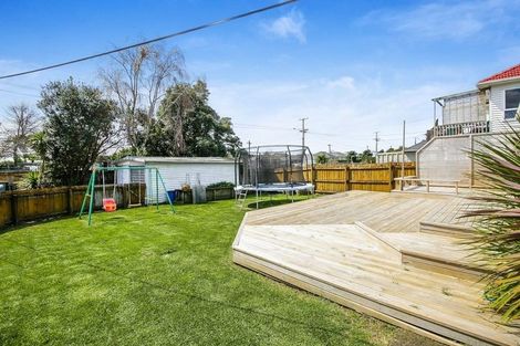 Photo of property in 13 Rewarewa Road, Te Atatu Peninsula, Auckland, 0610