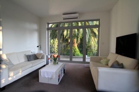Photo of property in 32 Pupuke Road, Hillcrest, Auckland, 0627