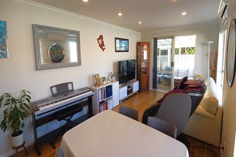Photo of property in 4 Fernbrook Close, Burswood, Auckland, 2013