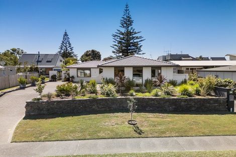 Photo of property in 111 Dickson Road, Papamoa Beach, Papamoa, 3118