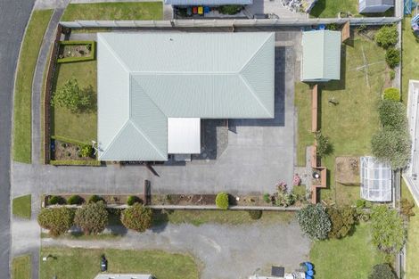 Photo of property in 8 Beech Place, Hawera, 4610