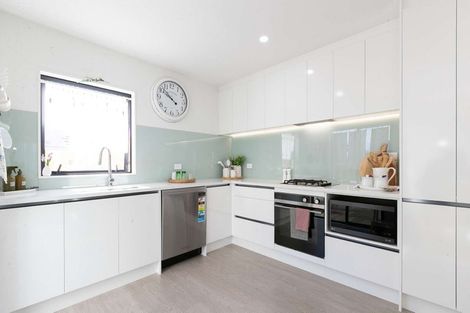 Photo of property in 90c Seymour Road, Sunnyvale, Auckland, 0612