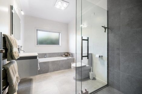 Photo of property in 9 Matakauri Place, Fernhill, Queenstown, 9300