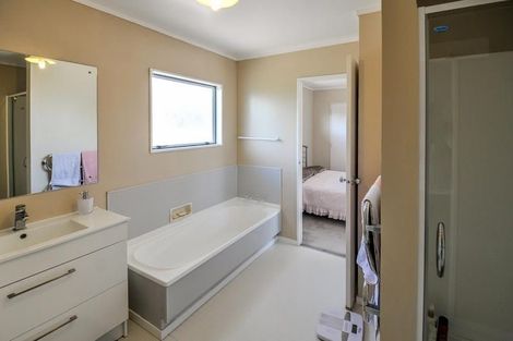 Photo of property in 1/33 Kiteroa Terrace, Rothesay Bay, Auckland, 0630