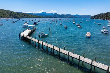 Photo of property in 2 Whaitere Place, Waikawa, Picton, 7220