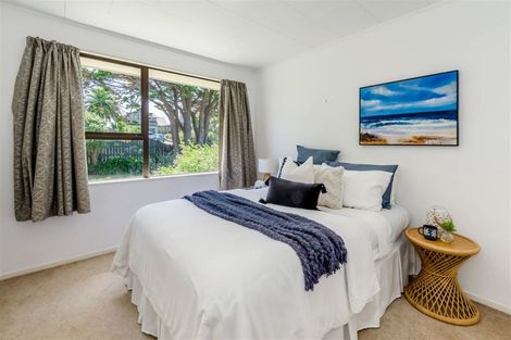 Photo of property in 128 Tutere Street, Waikanae Beach, Waikanae, 5036