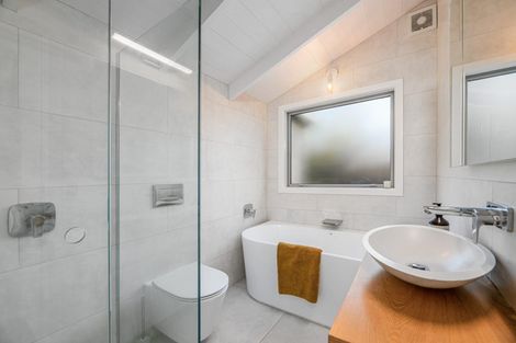 Photo of property in 22 Woodfern Crescent, Titirangi, Auckland, 0604