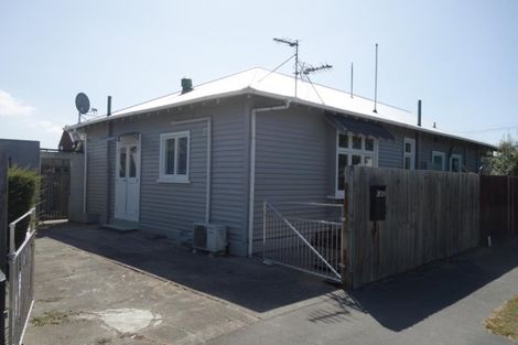 Photo of property in 2/24 North Avon Road, Richmond, Christchurch, 8013