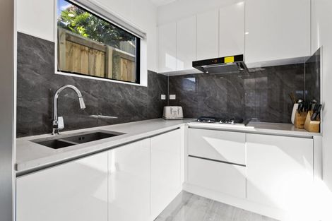 Photo of property in 9a Wolsley Avenue, Milford, Auckland, 0620