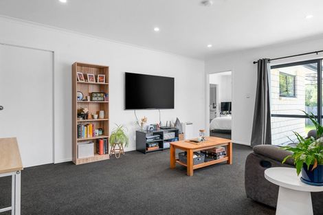 Photo of property in 2/10 Keitha Place, Glenview, Hamilton, 3206