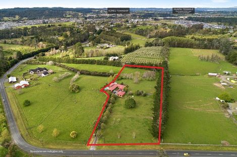 Photo of property in 27 Motu Road, Kumeu, 0891