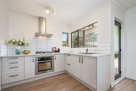 Photo of property in 64 Birdwood Road, Swanson, Auckland, 0612