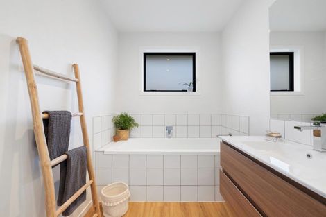 Photo of property in 32 Stratford Drive, Mount Pisa, Cromwell, 9383