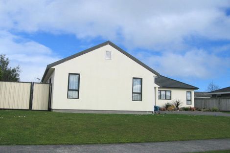 Photo of property in 4 Woodgate Court, Fitzherbert, Palmerston North, 4410