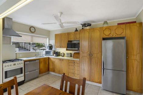Photo of property in 2/3 Winifred Avenue, Bayview, Auckland, 0629