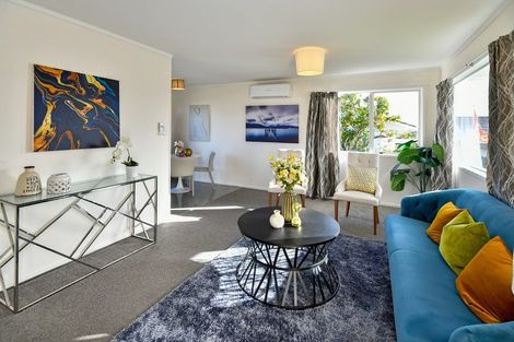 Photo of property in 2/15 Frobisher Way, Clendon Park, Auckland, 2103