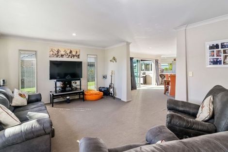 Photo of property in 14 Stonebridge Park Drive, Holdens Bay, Rotorua, 3010
