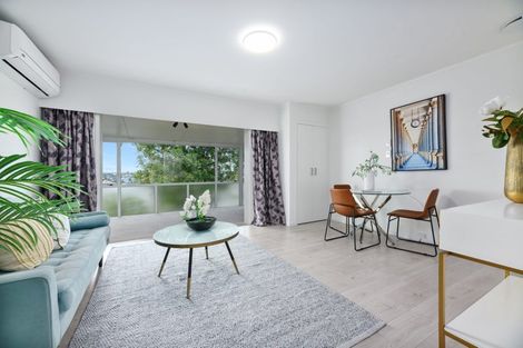 Photo of property in 1/1 Flagstaff Place, Massey, Auckland, 0614