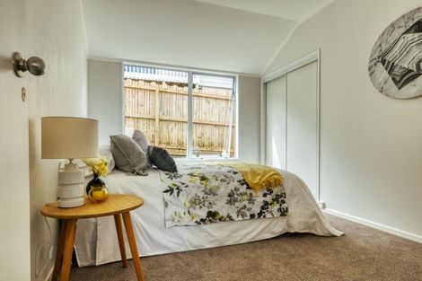 Photo of property in 10 Van Dyke Place, West Harbour, Auckland, 0618
