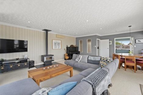 Photo of property in 21 Chelsea View Drive, Chatswood, Auckland, 0626