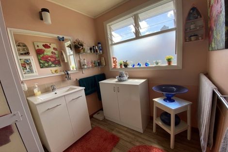 Photo of property in 16 Graham Street, Eltham, 4322