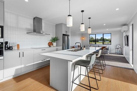 Photo of property in 32 Glenbervie Drive, Glenbervie, 0173