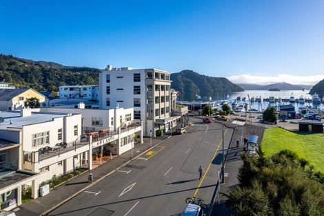 Photo of property in 15 Wellington Street, Picton, 7220