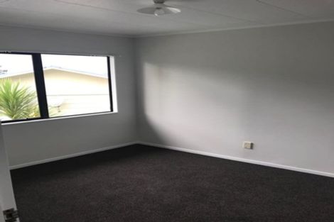 Photo of property in 1 Lowell Place, Massey, Auckland, 0614
