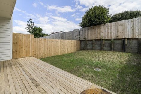 Photo of property in 15 Paina Crescent, Massey, Auckland, 0614