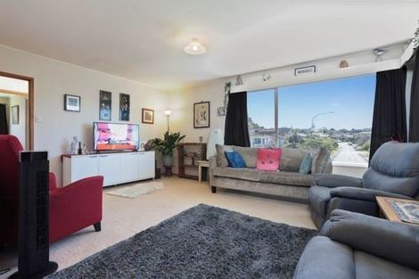Photo of property in 106 Farquhar Road, Glendene, Auckland, 0602
