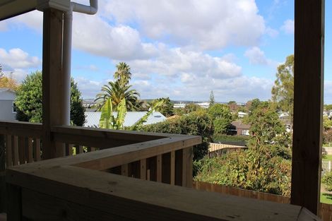 Photo of property in 90a Gossamer Drive, Pakuranga Heights, Auckland, 2010
