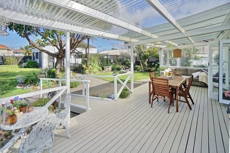 Photo of property in 30 Queen Street, Te Puke, 3119